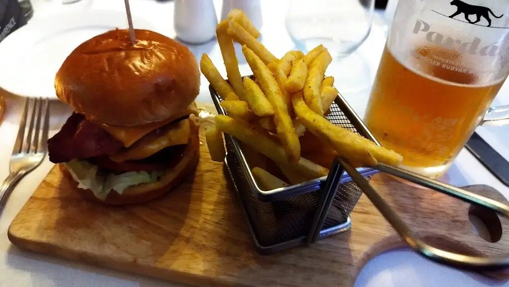 Menu_The Courtyard Room at The Lawrence_Hapton_image_5