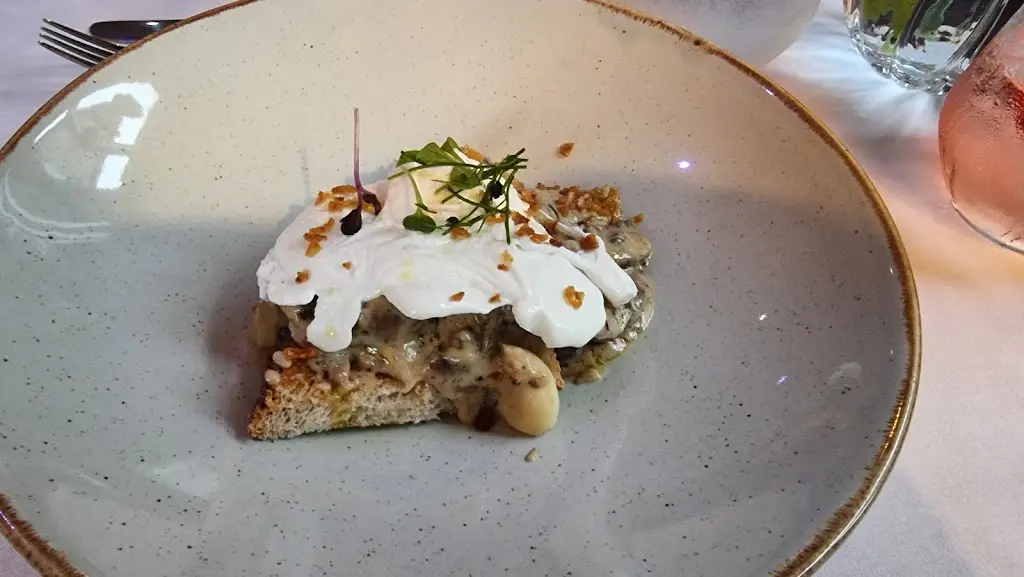 Scott Shepherd_The Courtyard Room at The Lawrence_Hapton_review