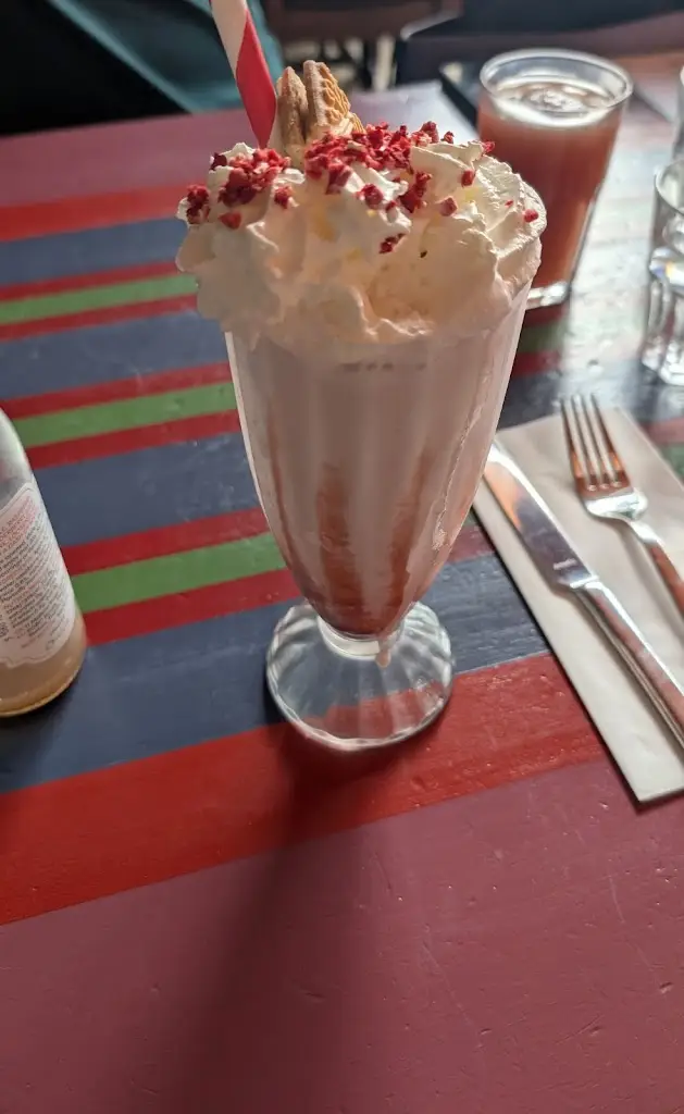 Alyssa Holden_Icaro Lounge_Hapton_recensione