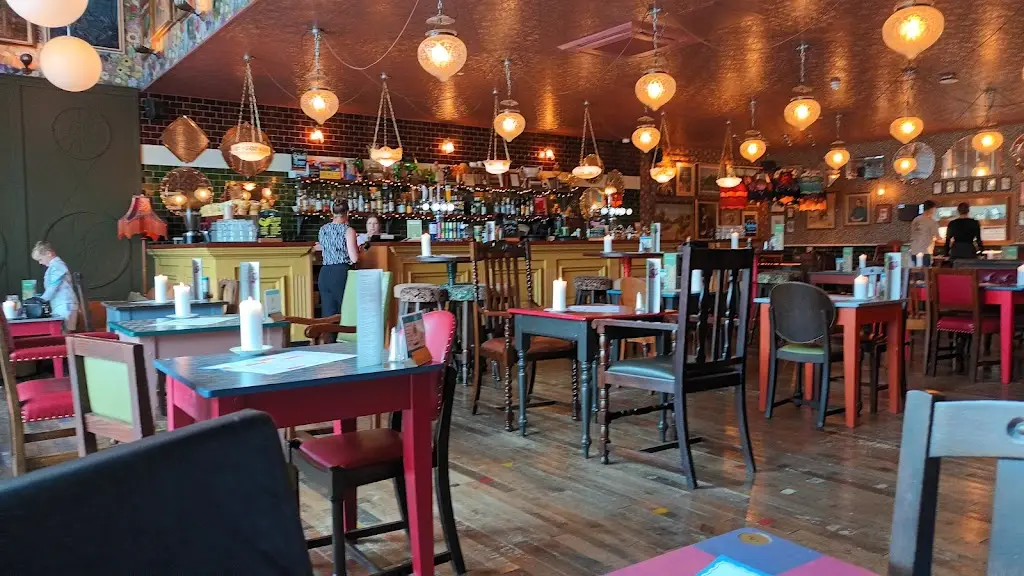 John Lancaster_Icaro Lounge_Hapton_recensione