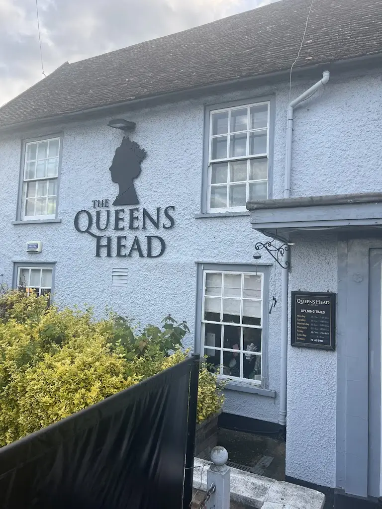 Lukas Stanevičius_The Queens Head_Harston_review