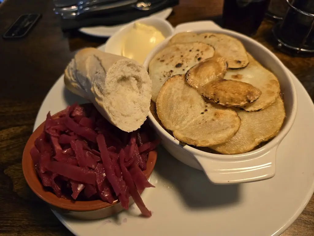 Graham Wheeler_The Greyhound at Halton_Halton_review