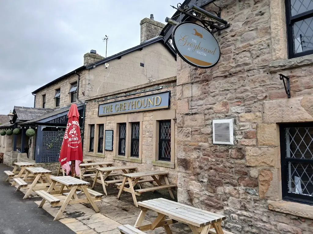 Denise Scott_The Greyhound at Halton_Halton_review