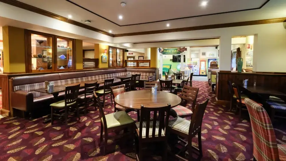 Larch Wood Farm - Dining & Carvery_Hartlebury_slider_image_1