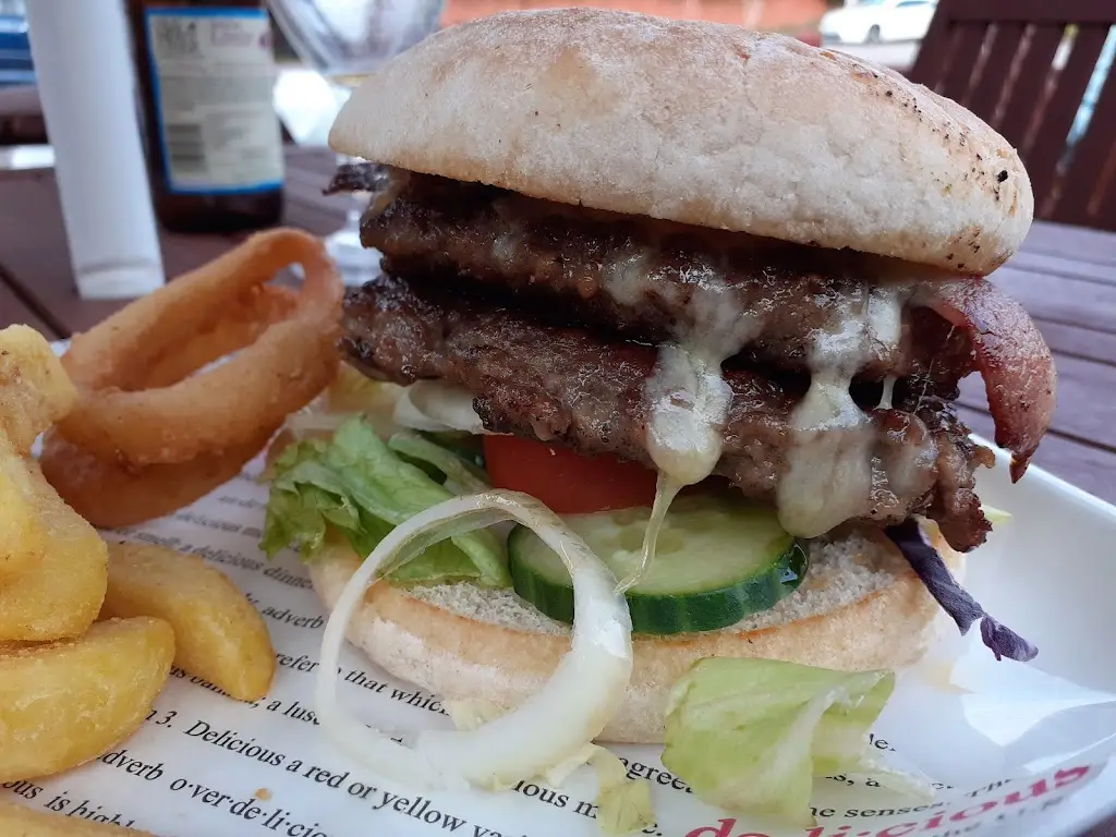 Graham Hertz_Bay Horse_Hartlebury_review