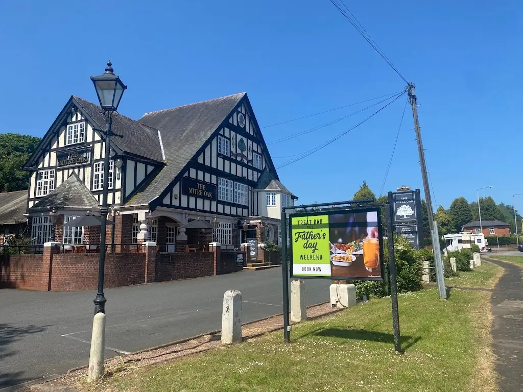 Mitre Oak_Hartlebury_slider_image_3