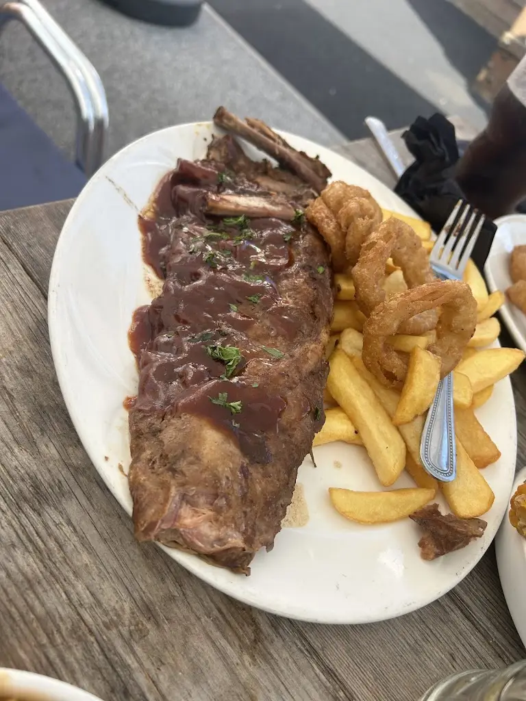 Leighton_The Malt Shovel Hartshill_Hartshill_review