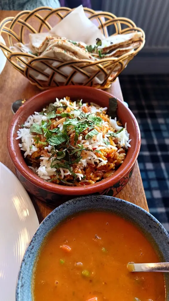 TREVOR KENT_Noah's Bar and Restaurant_Hartshill_review