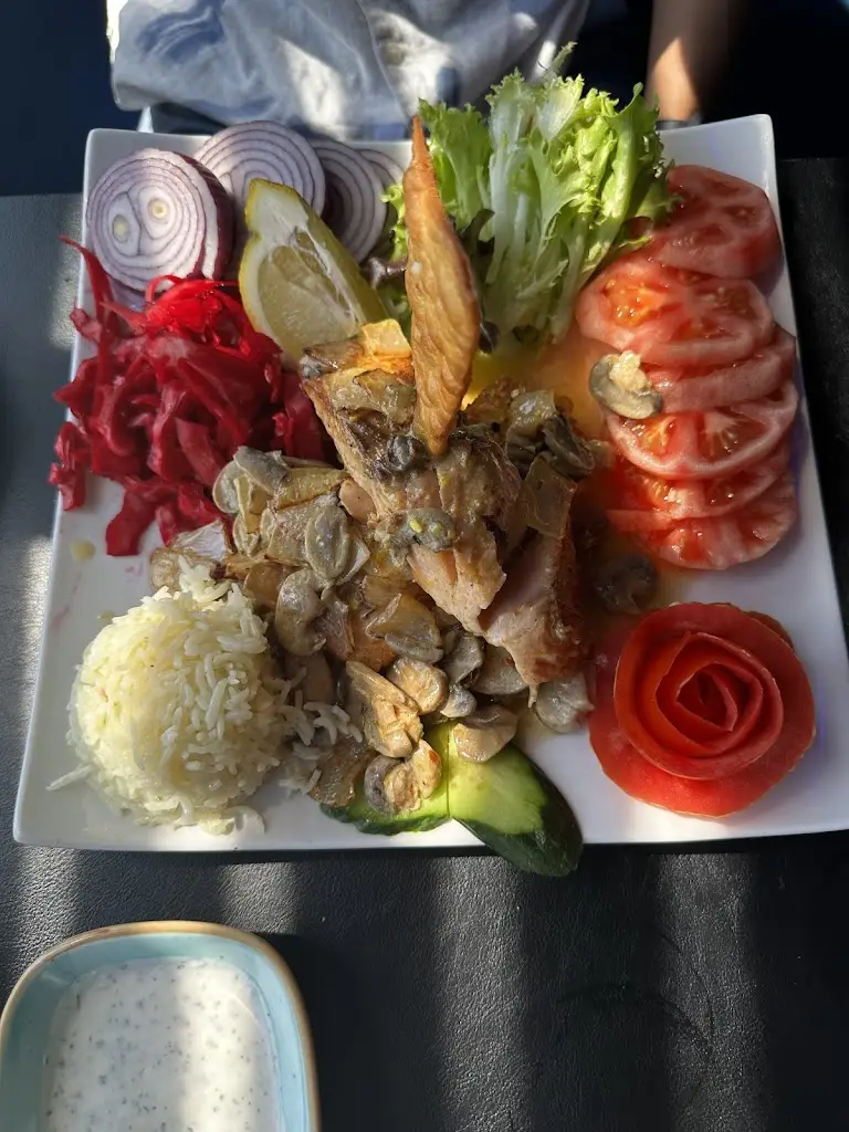 Ana Marie Serrano_Grand Pera Mediterranean Kitchen & Lounge_Hastings_Bewertung