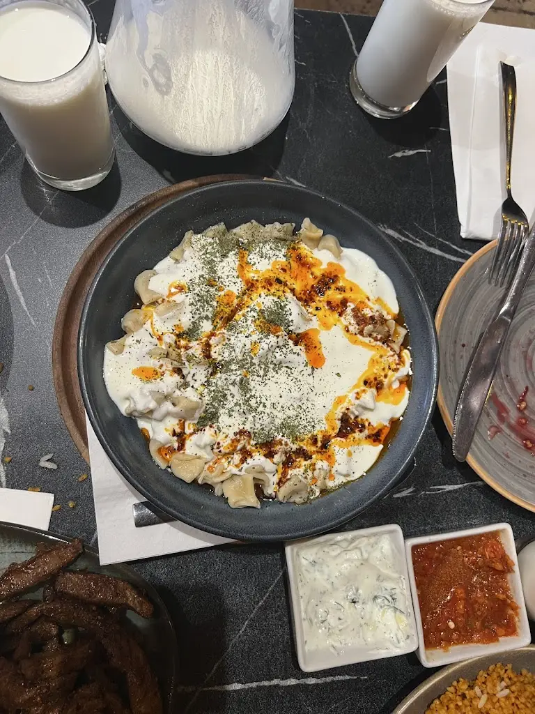 Büşra Okkaoğlu_Hala Restaurant_Harringay_recensione