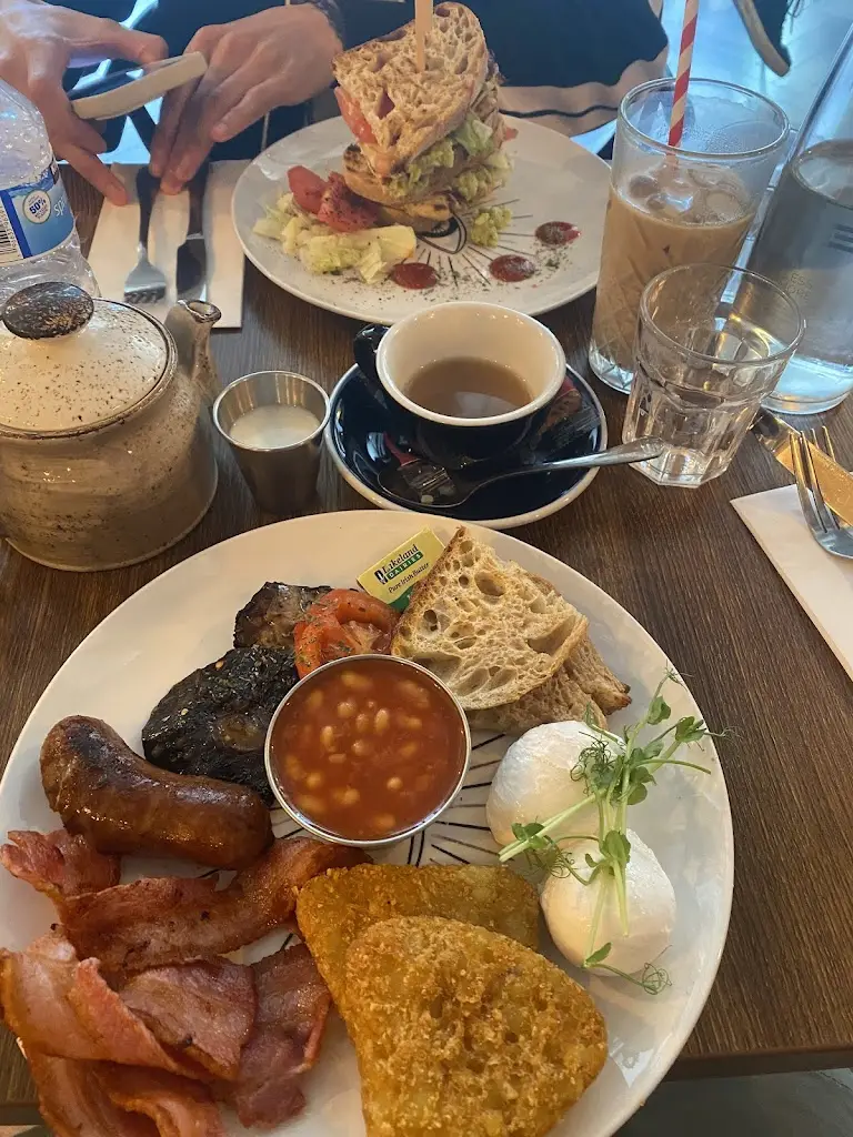 Hitesh Mistry_Abraço_Harringay_review