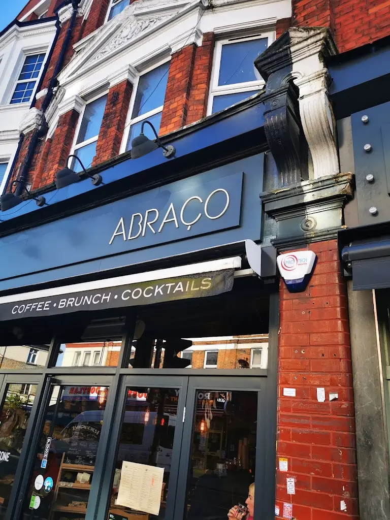 Abraço_Harringay_slider_image_1