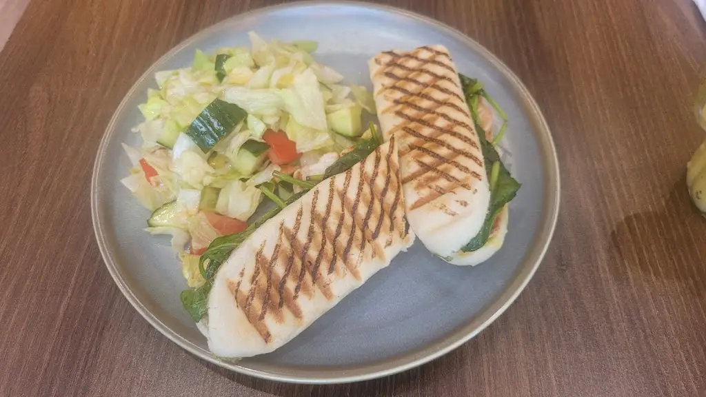 Joanna Adusei_Lissus cafe bistro_Harringay_recensione