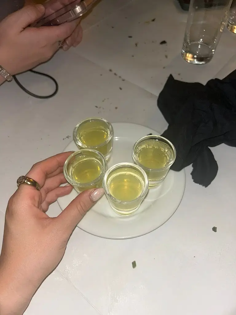 Laura Reading_Sorriso_Hartley Wintney_review