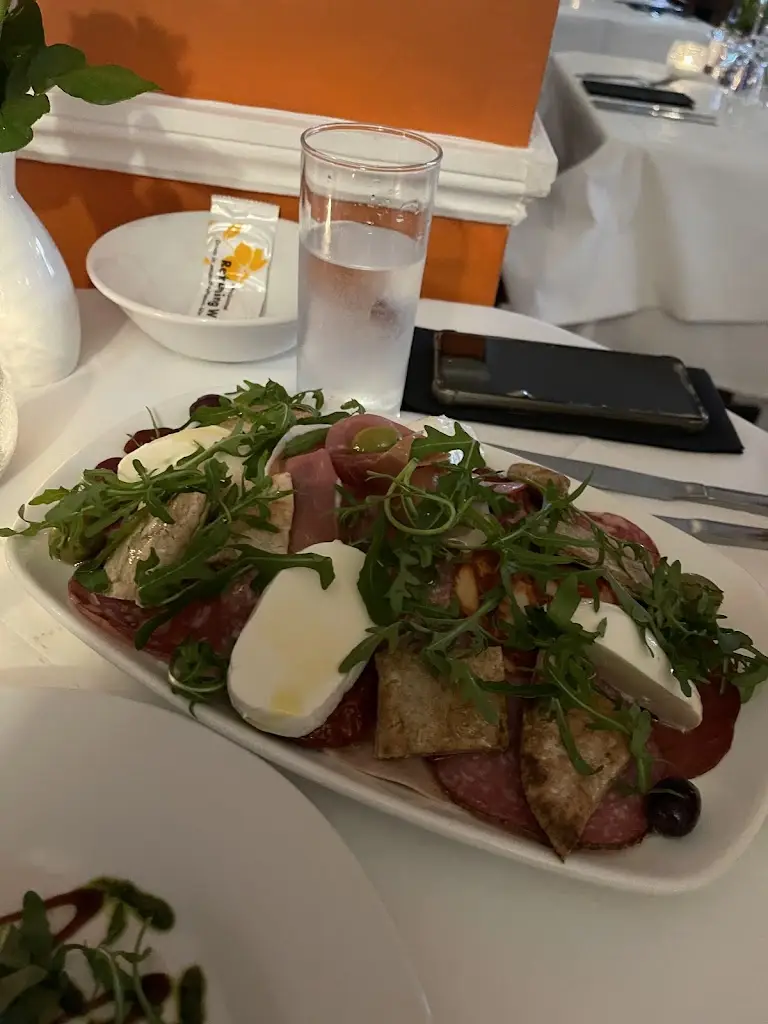 Simon Varney_Sorriso_Hartley Wintney_review