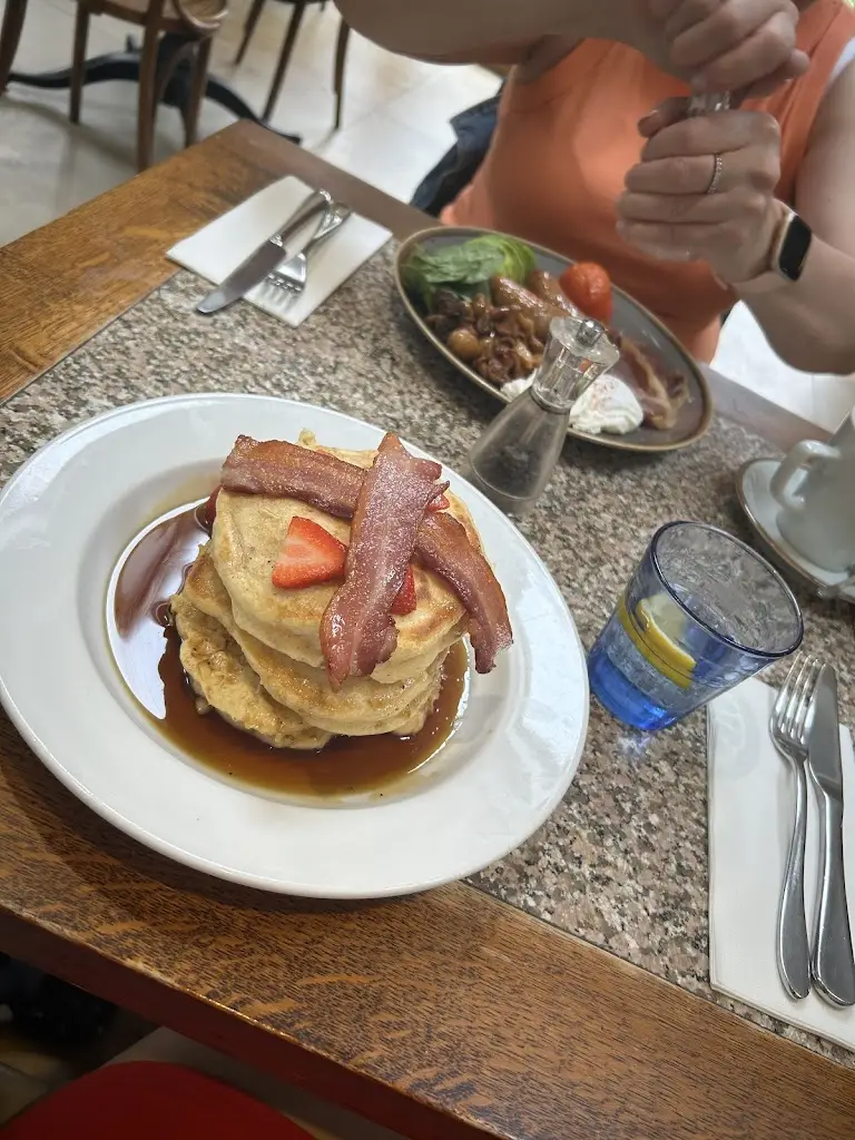 Eloise Simmons_The Courtyard Café_Hartley Wintney_recensione