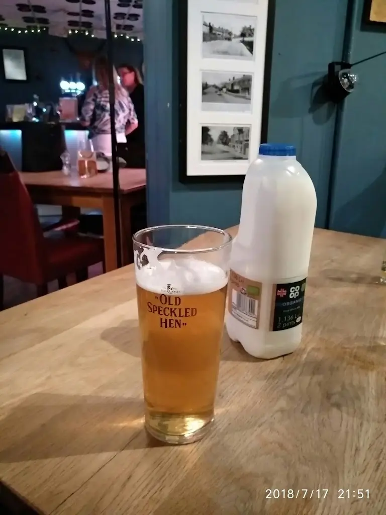 Grahame Grice-Lowe_Next Door Bar_Albrighton_review