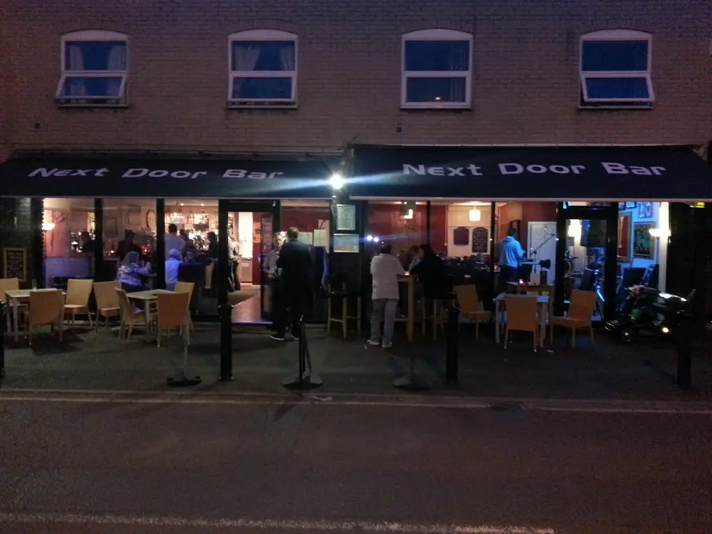 Next Door Bar ristorante a Albrighton