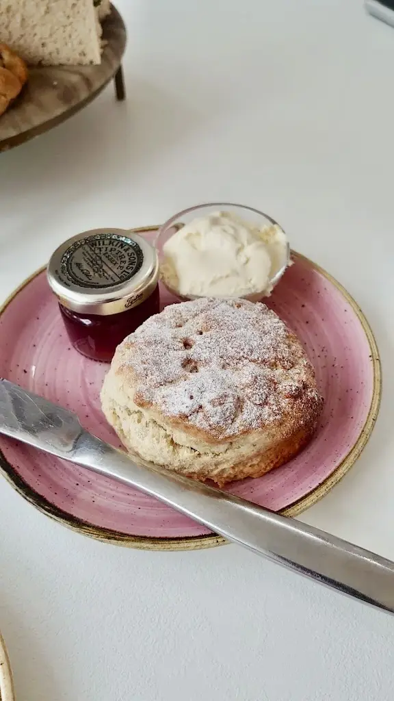 Stephanie Waters_Cuppies 'n' Cream_Hartley Wintney_review