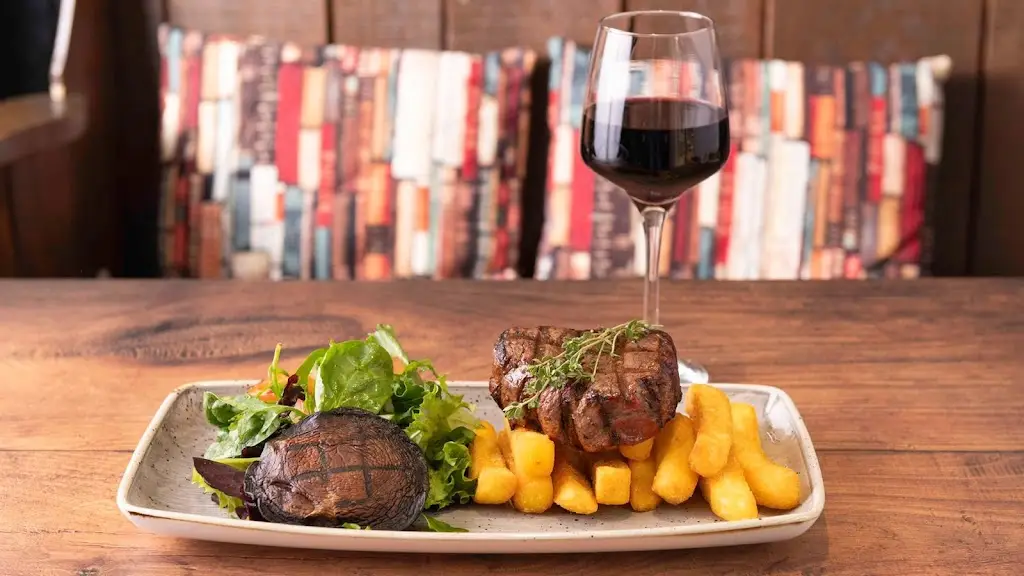 The Queens Head Dogmersfield_Hartley Wintney_slider_image_3