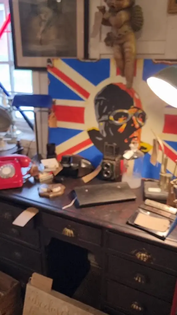 White Lion Antiques - Hartley Wintney_Hartley Wintney_slider_image_2