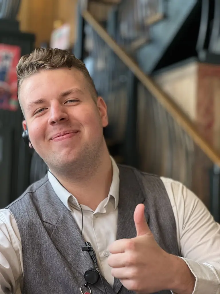 Matt Watson-Power_Revolución de Cuba Harrogate_Harrogate_recensione