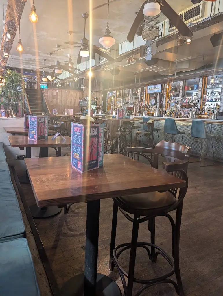 Anna J_Revolución de Cuba Harrogate_Harrogate_recensione