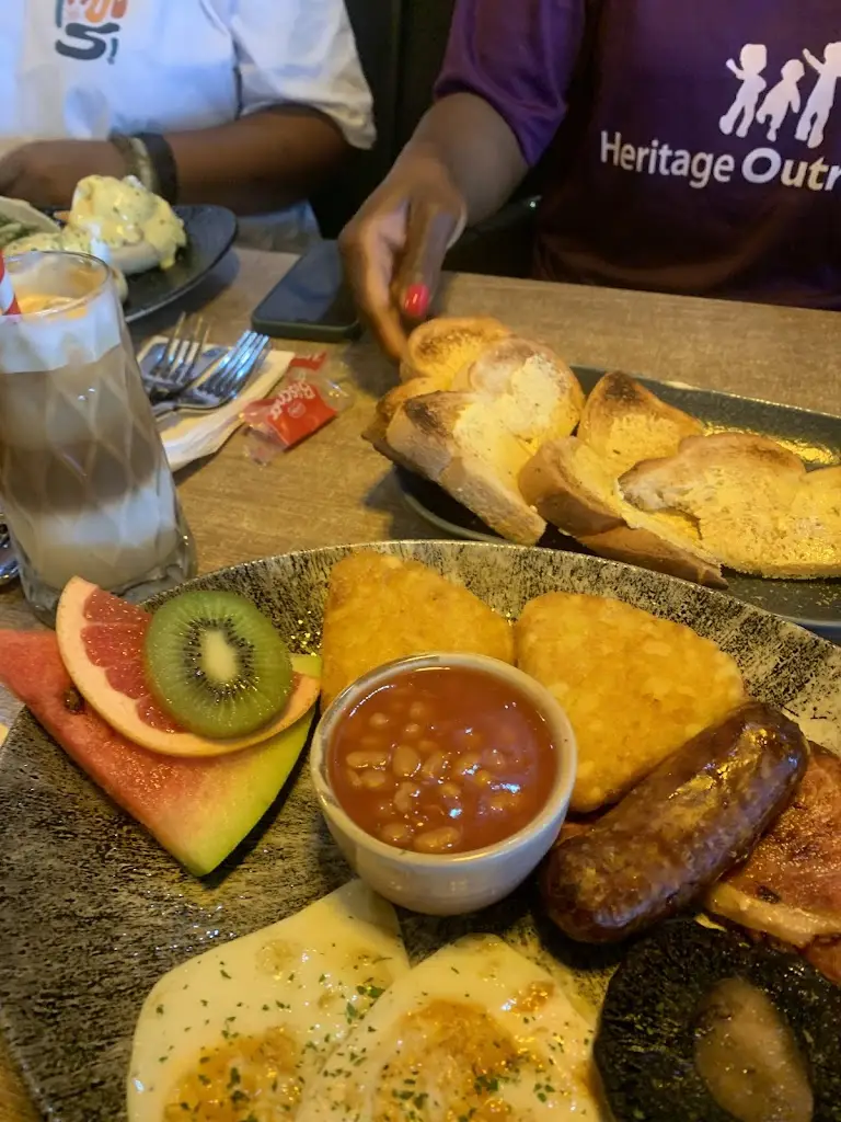 Queen Elle_Café Break_Harold Wood_review