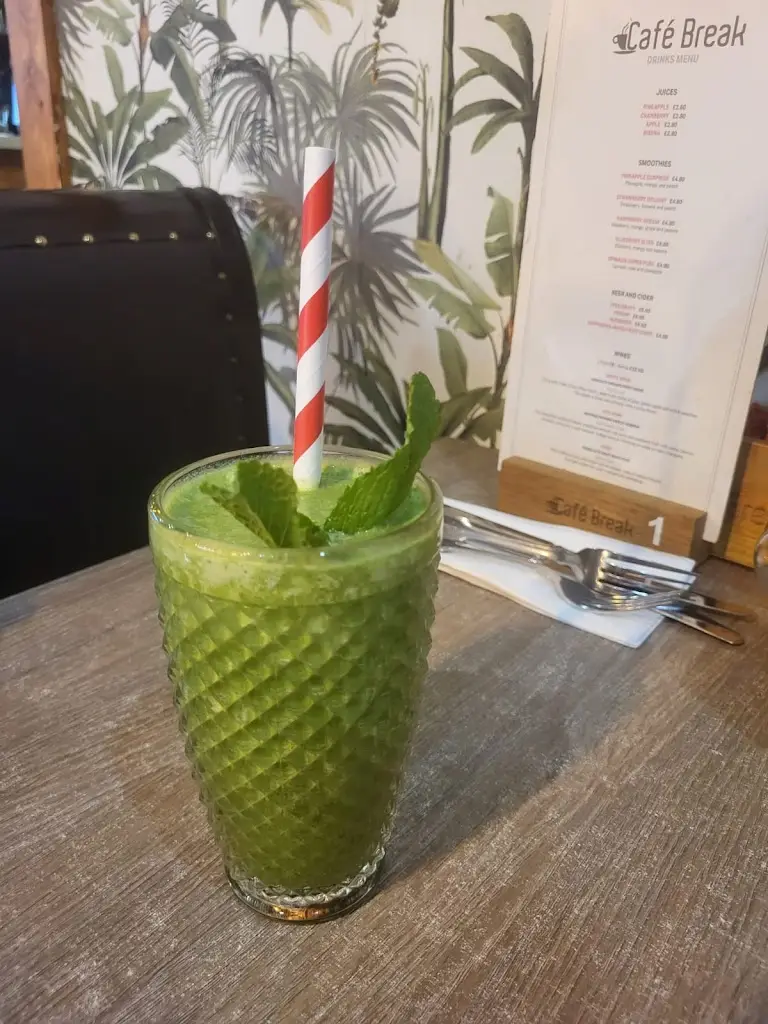 Ian Davies_Café Break_Harold Wood_review