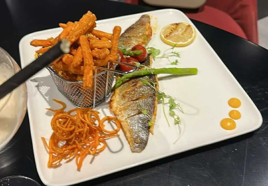 Elizabeth Limatoc in_Onyx Restaurant & Bar_Harold Wood_review