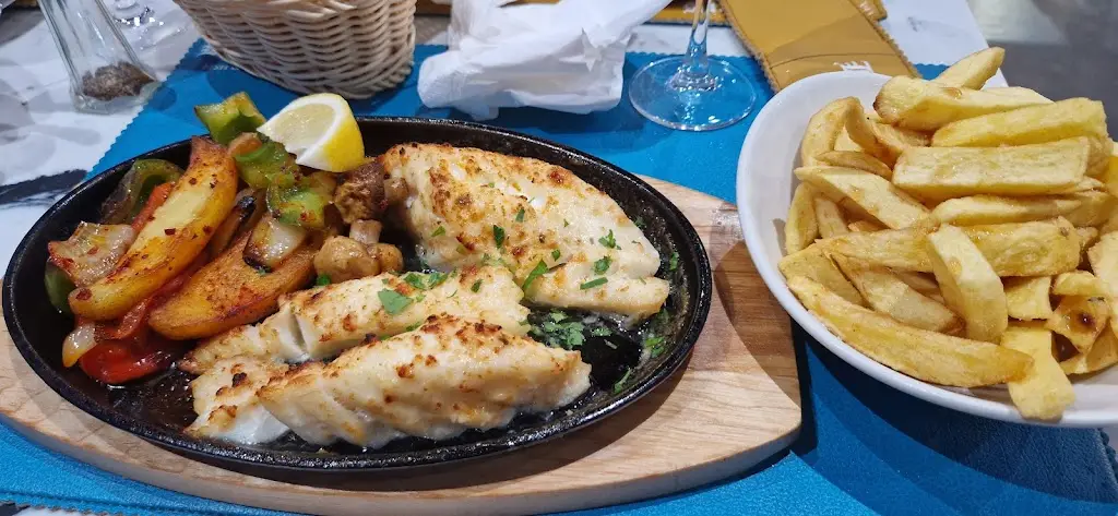 Deb L_Burlingtons Fish & Grill_Harold Wood_recensione