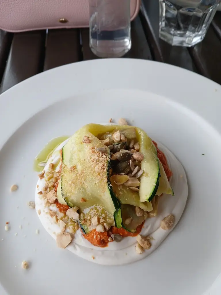 Anne Tracy_The White Horse_Harpenden_review