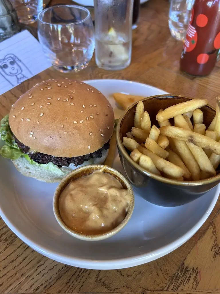 Fyn Simmonds_The White Horse_Harpenden_review