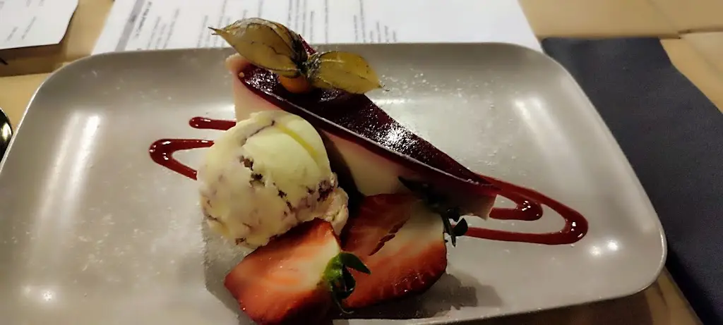 B11UP_Cowshed_Albrighton_review