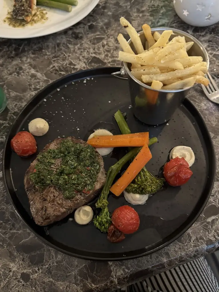 Grand Royal Bistro Bar_Bacup_slider_image_1