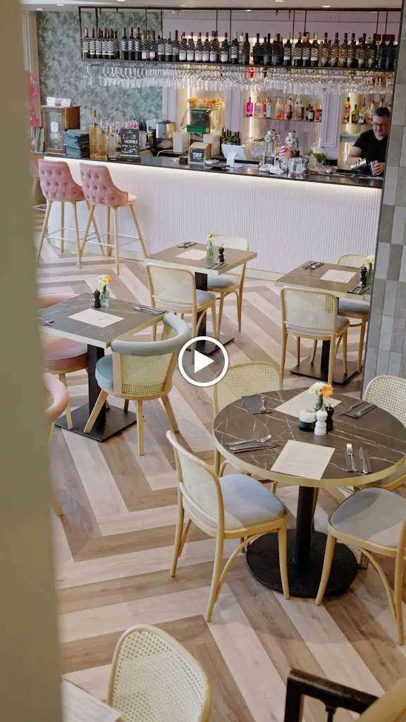 Sevine Brasserie_Harlow_slider_image_3