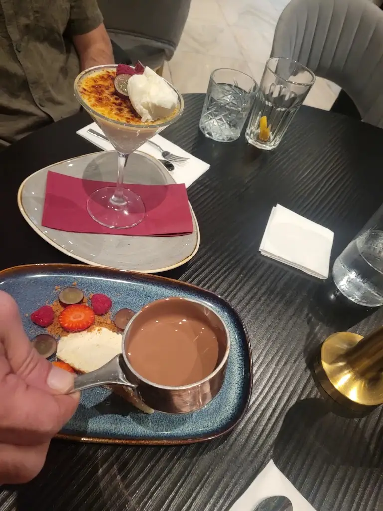 Brinchi_Harlow_slider_image_2