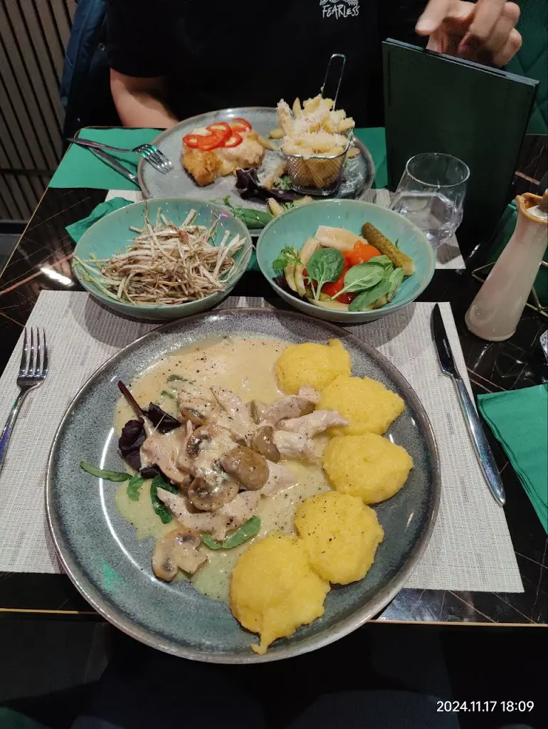 s P_Blossom Bites Restaurant_Harlow_review