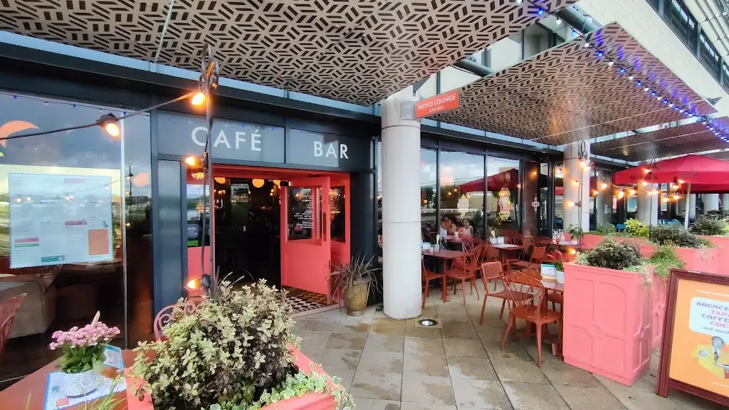 Novo Lounge restaurante en Harlow