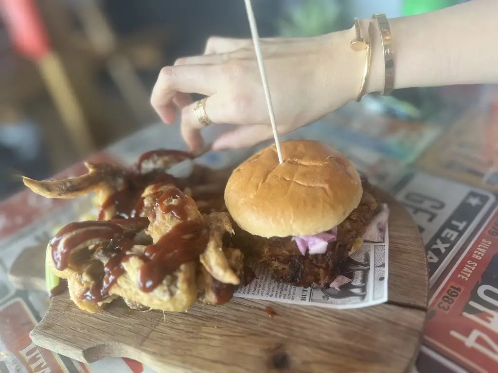 Marijoe Soriano_Two greedy pigs_Harlow_review