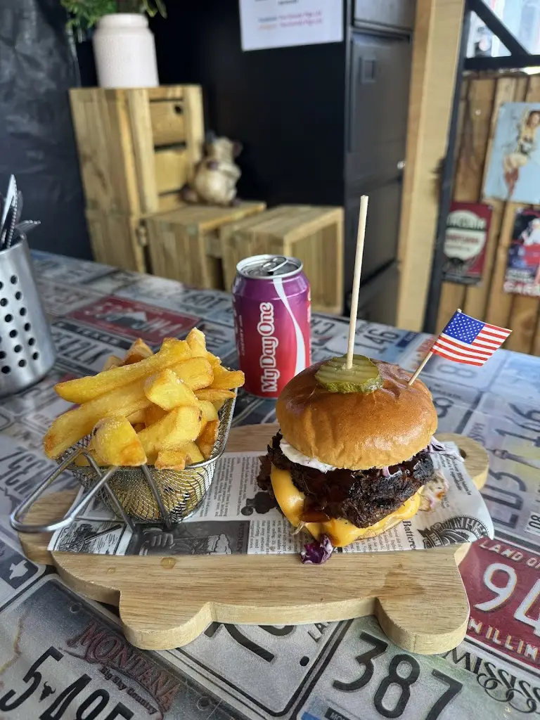 Bobbi Hang_Two greedy pigs_Harlow_review