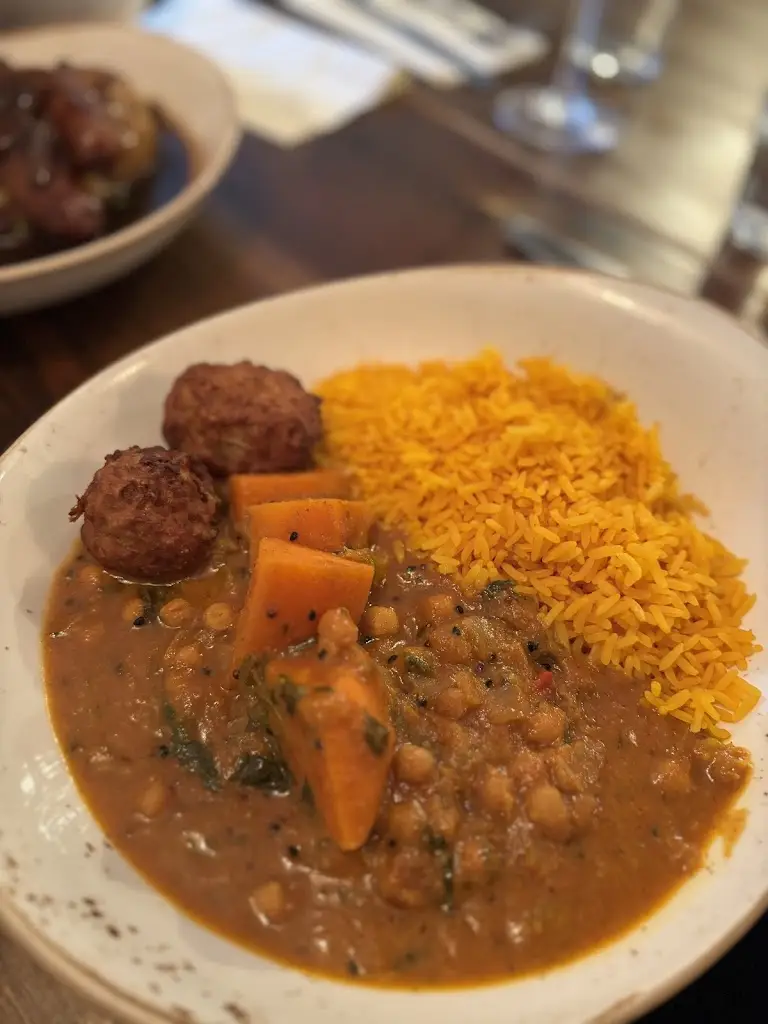 Jessica Banks_The Rainbow & Dove_Harlow_review