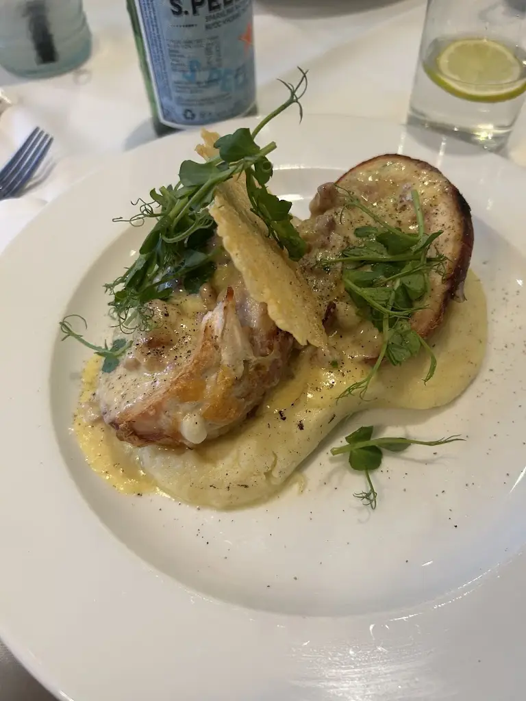 Betania Morales_Nino's Restaurant_Bacup_review