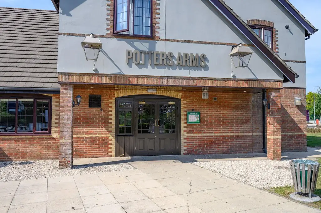 Potters Arms Cookhouse + Pub_Harlow_slider_image_1