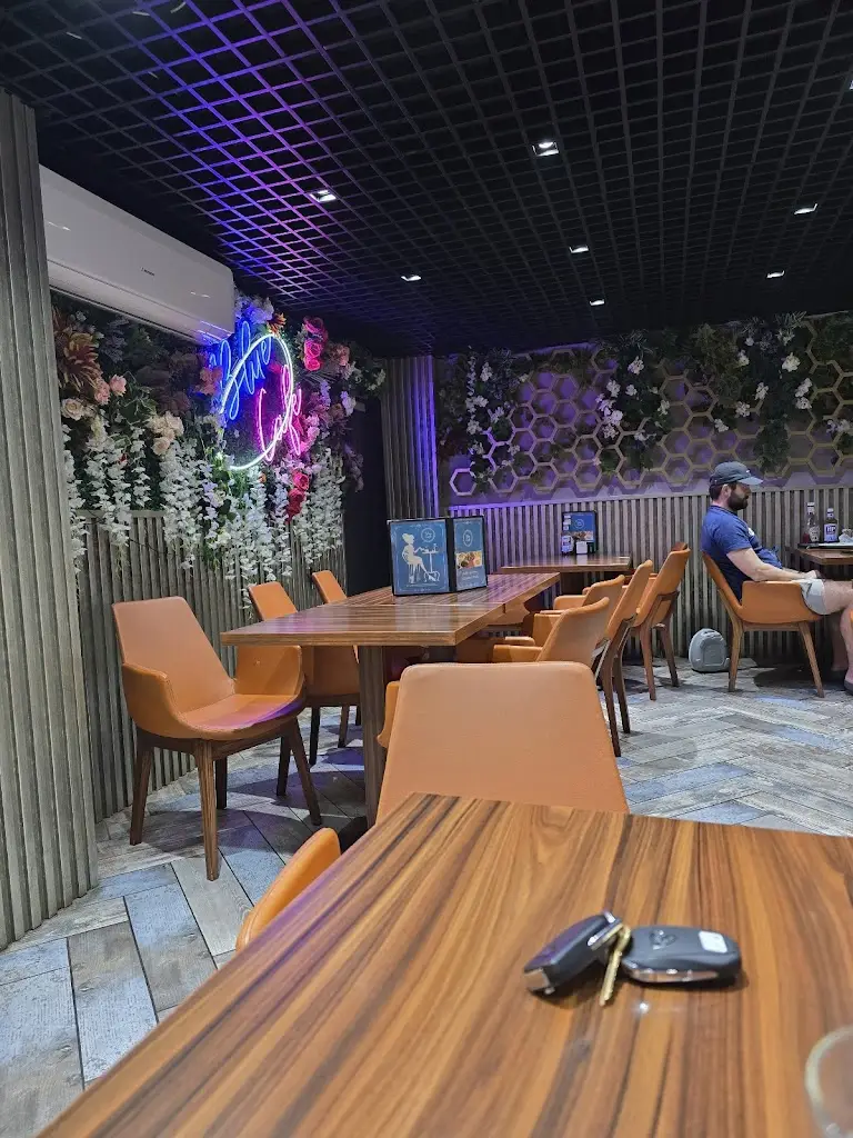 damien walters_Cafe Blue_Harlow_review