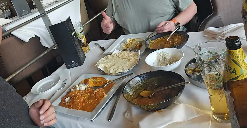 Luke Calow_Garden of India_Harlow_reseña