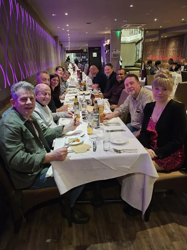 Beata Pelowska_Raj Lodge_Harlow_review