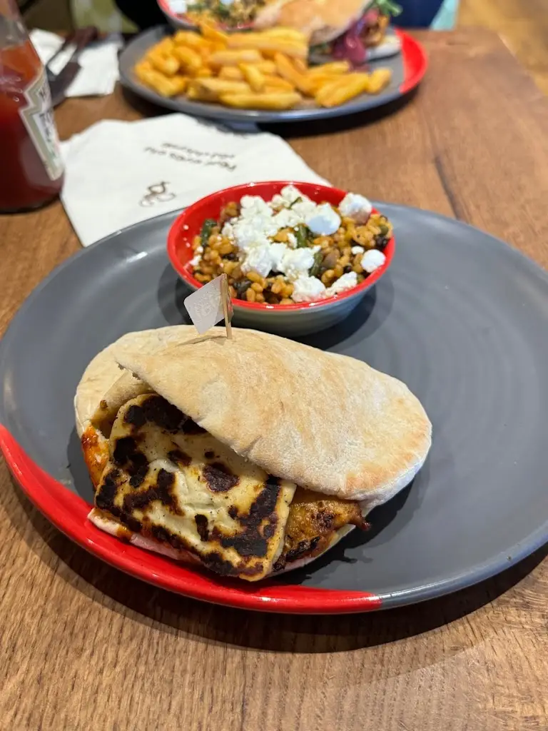 Charlotte Davis_Nando's Harlow_Harlow_review