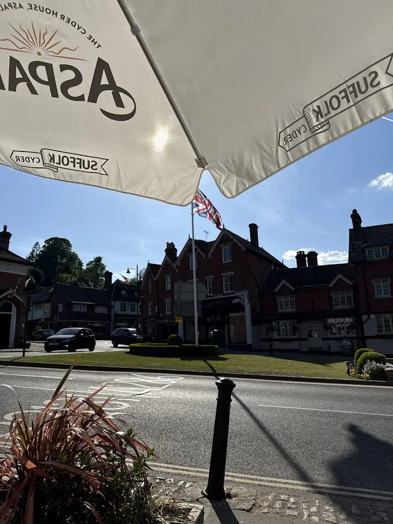 Grant Thomson_The White Horse_Haslemere_review