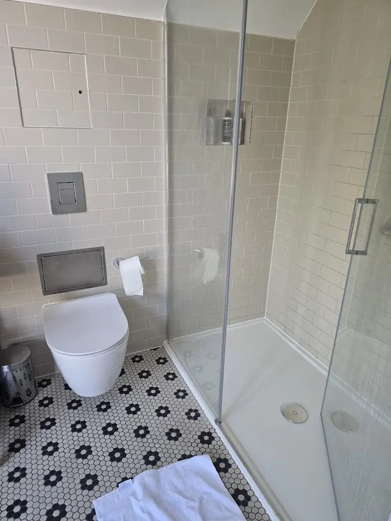 richard amero_The Georgian, Haslemere_Haslemere_review